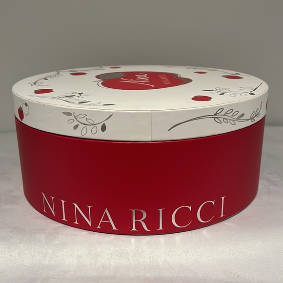 Nina Ricci Paper Parfum Round Box - Picture 8 of 13